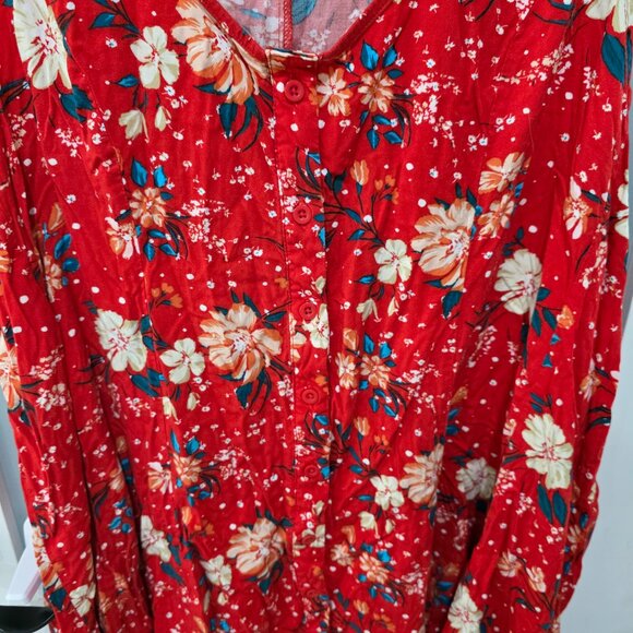 Torrid Women’s 5X Red Floral Tank Top Blouse Sleeveless Button Front Lightweight - Picture 4 of 11